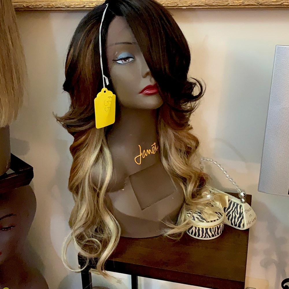 24” Synthetic blend lace wig❤️ NWT